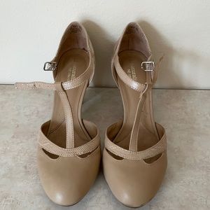 Naturalizer tan heels. Size 7.5.